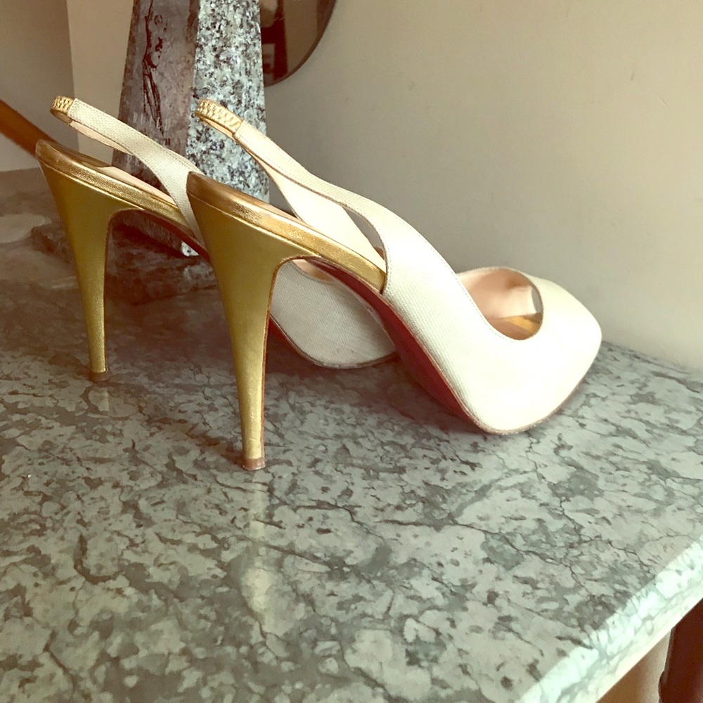 Authentic Christian Louboutin sling back!! 👠👍🏾